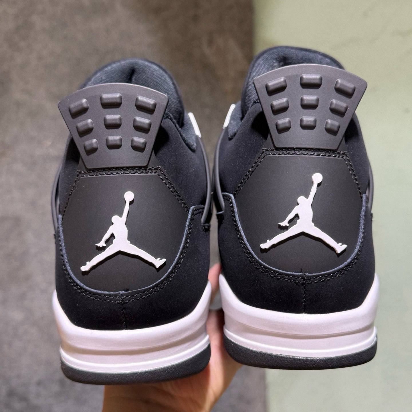 Jordan 4 Retro White Thunder