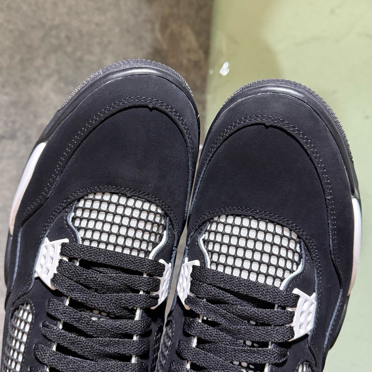 Jordan 4 Retro White Thunder