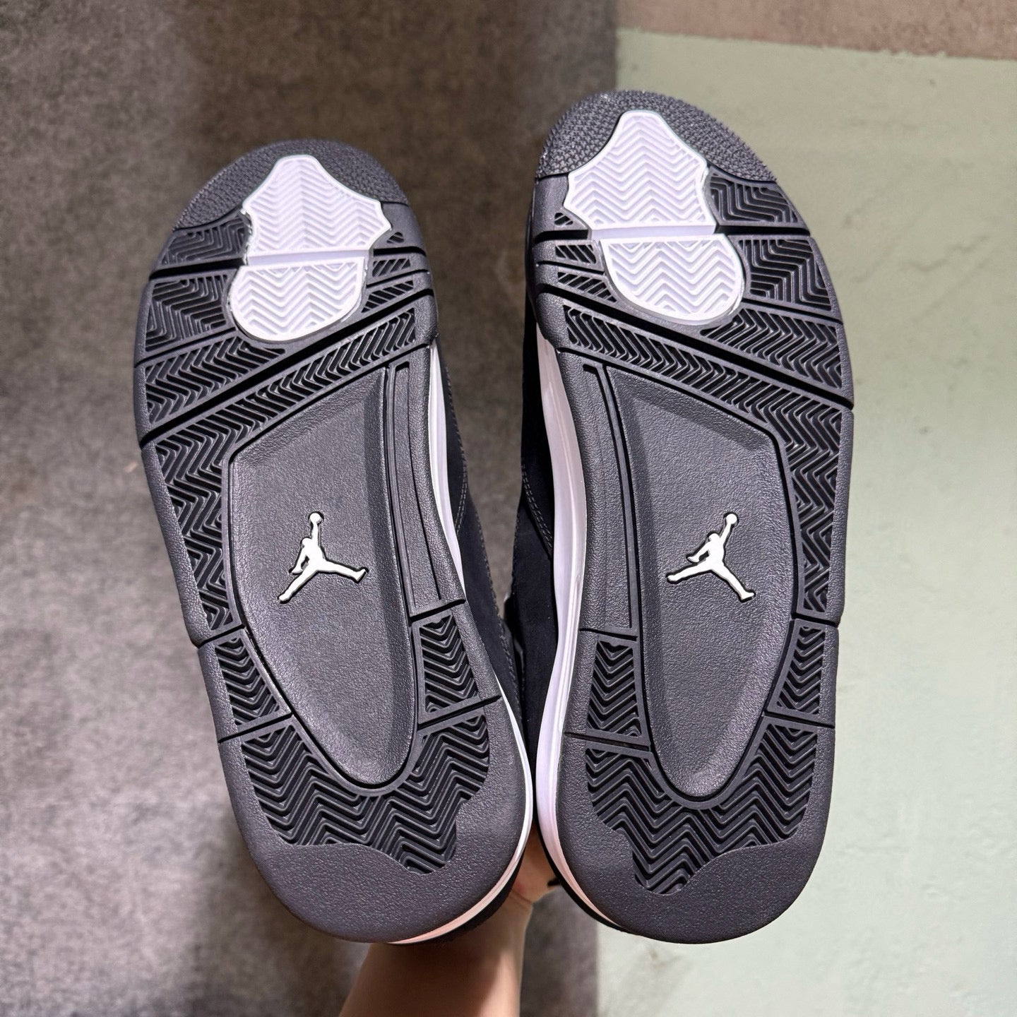 Jordan 4 Retro White Thunder