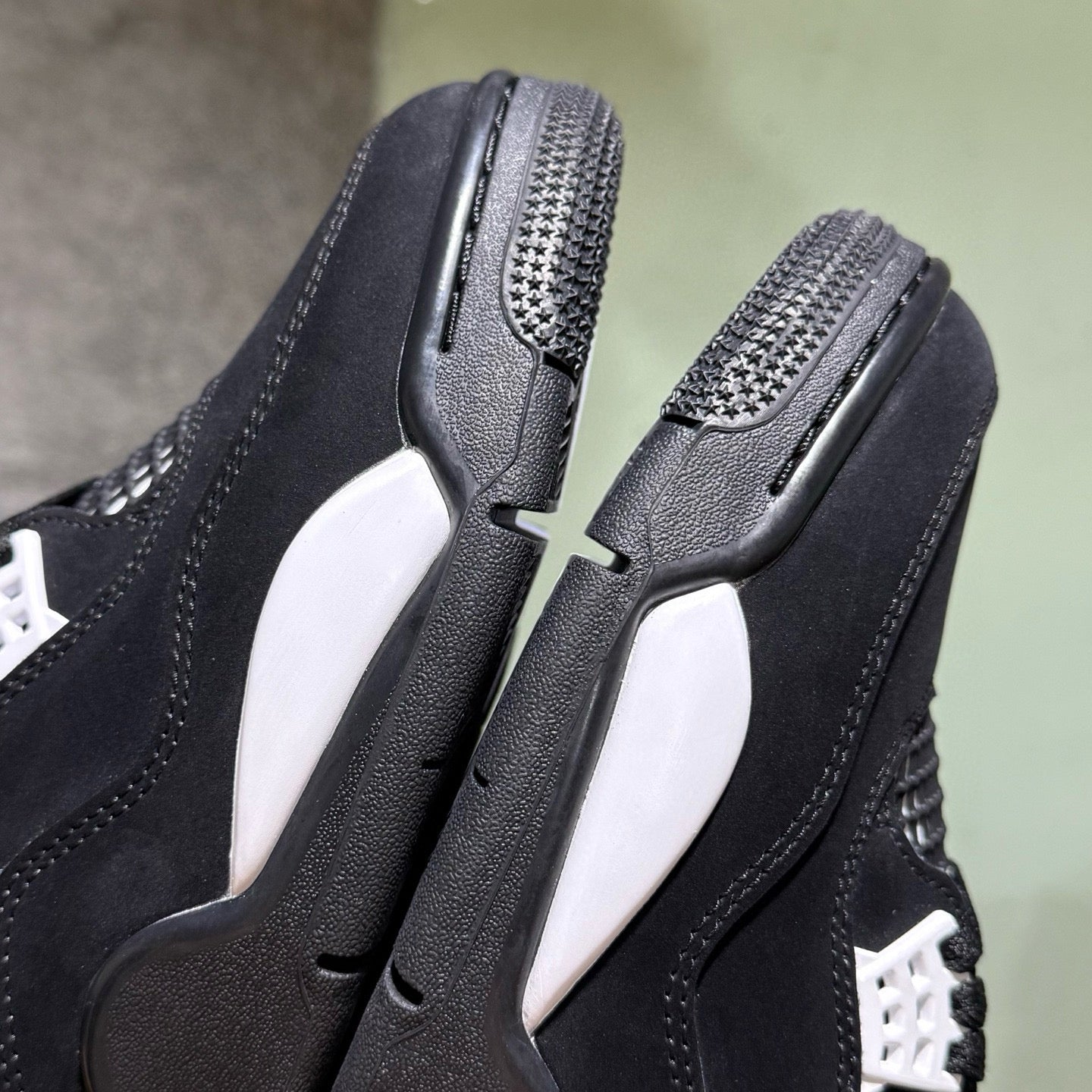 Jordan 4 Retro White Thunder