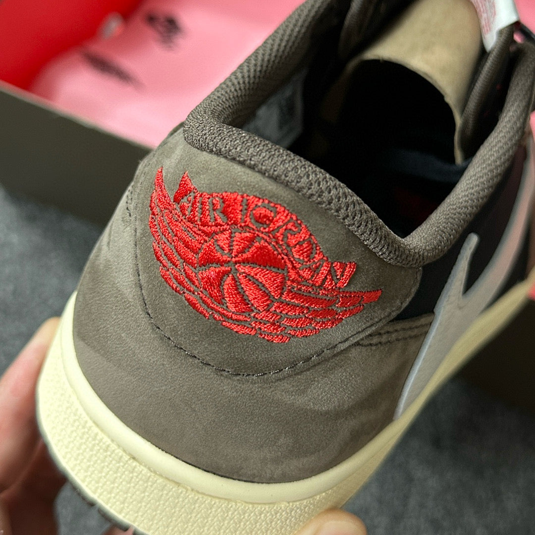 Jordan 1 Retro Low OG SP Travis Scott Mocha