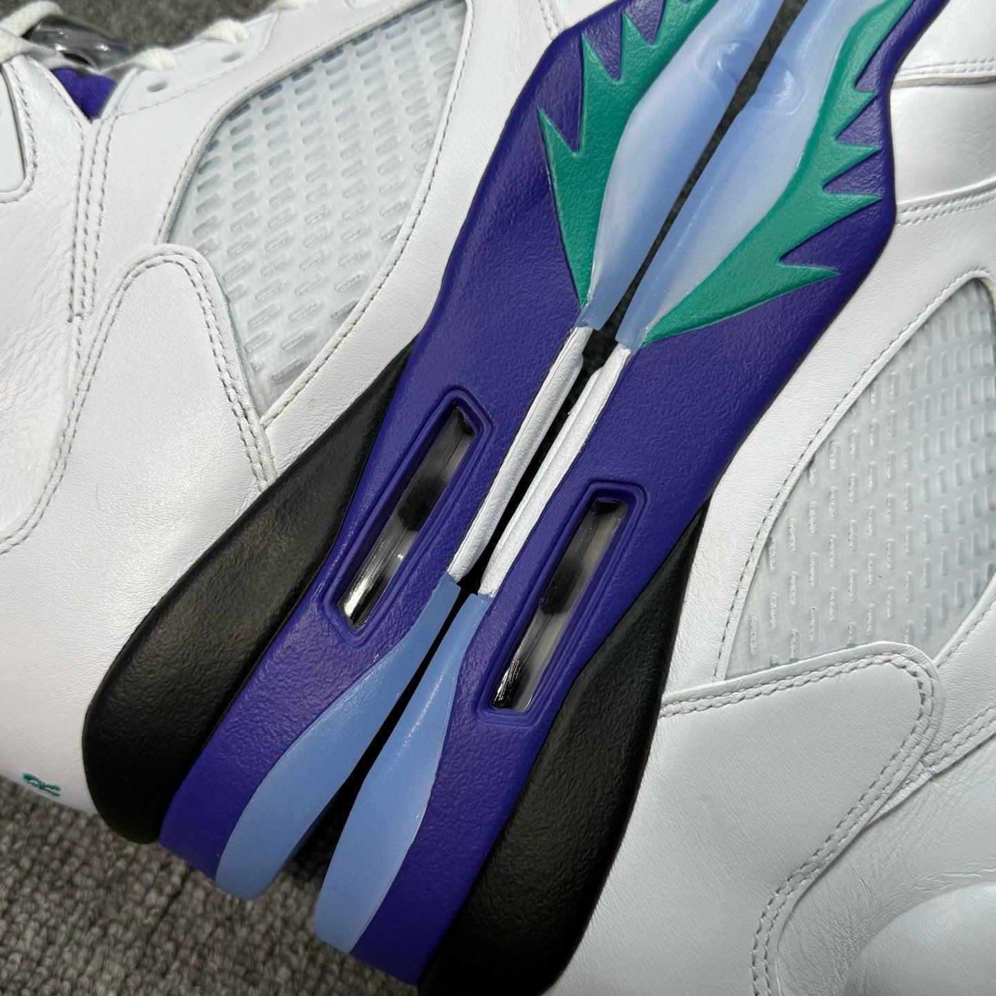 Jordan 5 Retro Grape (2025)