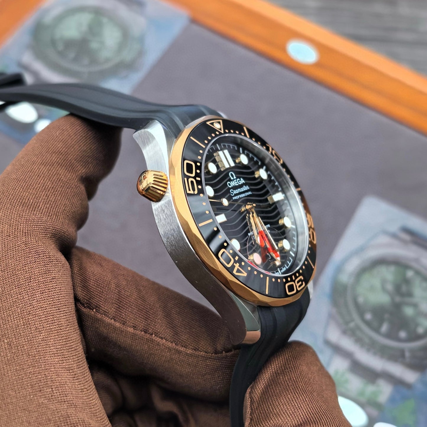 VS Factory V4 Omega Seamaster Diver 300M Black Gold / Rubber Strap / Cal. 8800